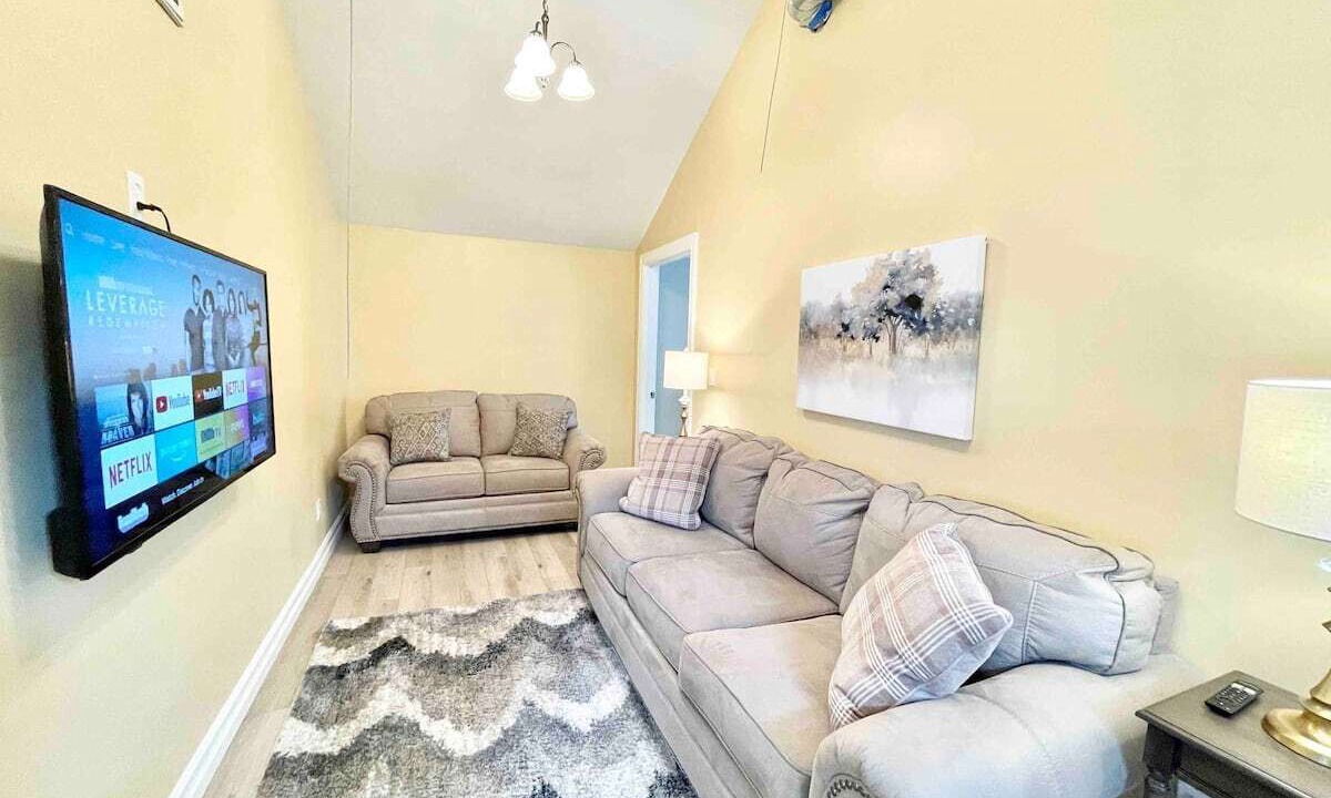 Photo of Livingroom in Cheektowaga