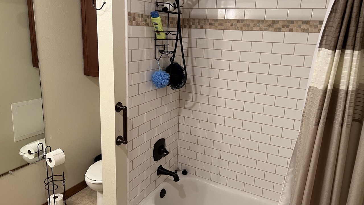 Photo of Bathroom in Scraper