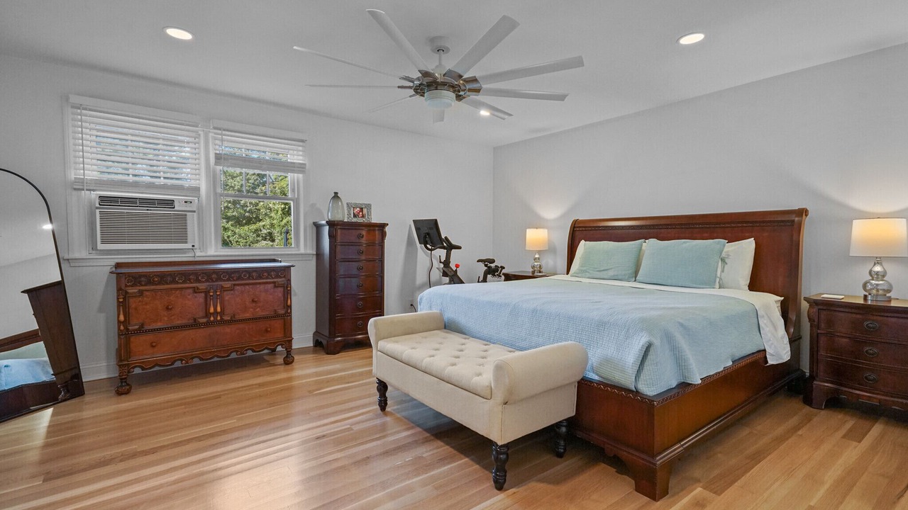 Photo of Bedroom in Wakefield-Peacedale