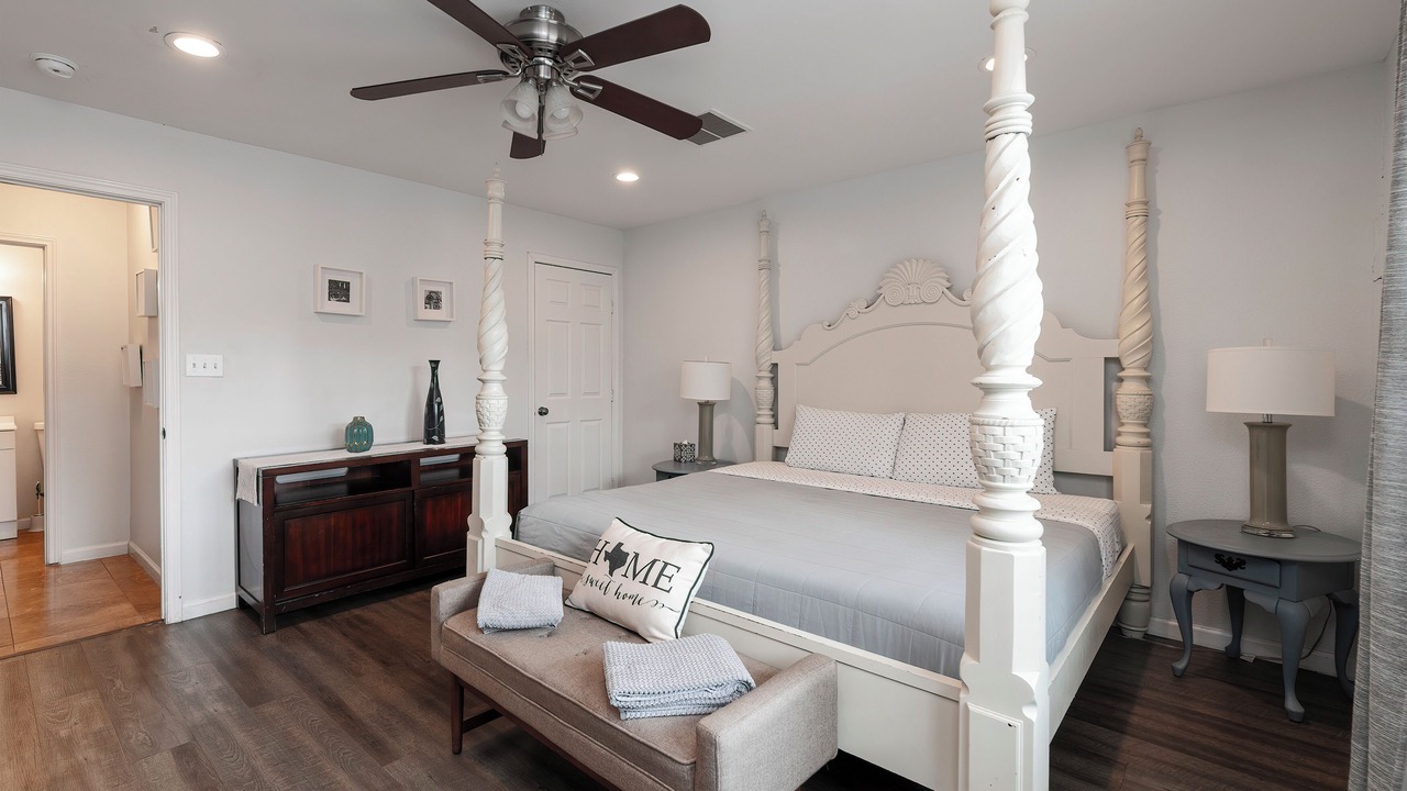 Photo of Bedroom in Grand Prairie