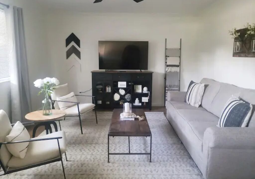 Photo of Livingroom in Howland Corners