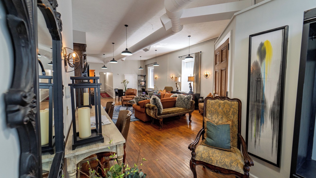 Photo of Livingroom in Grove City
