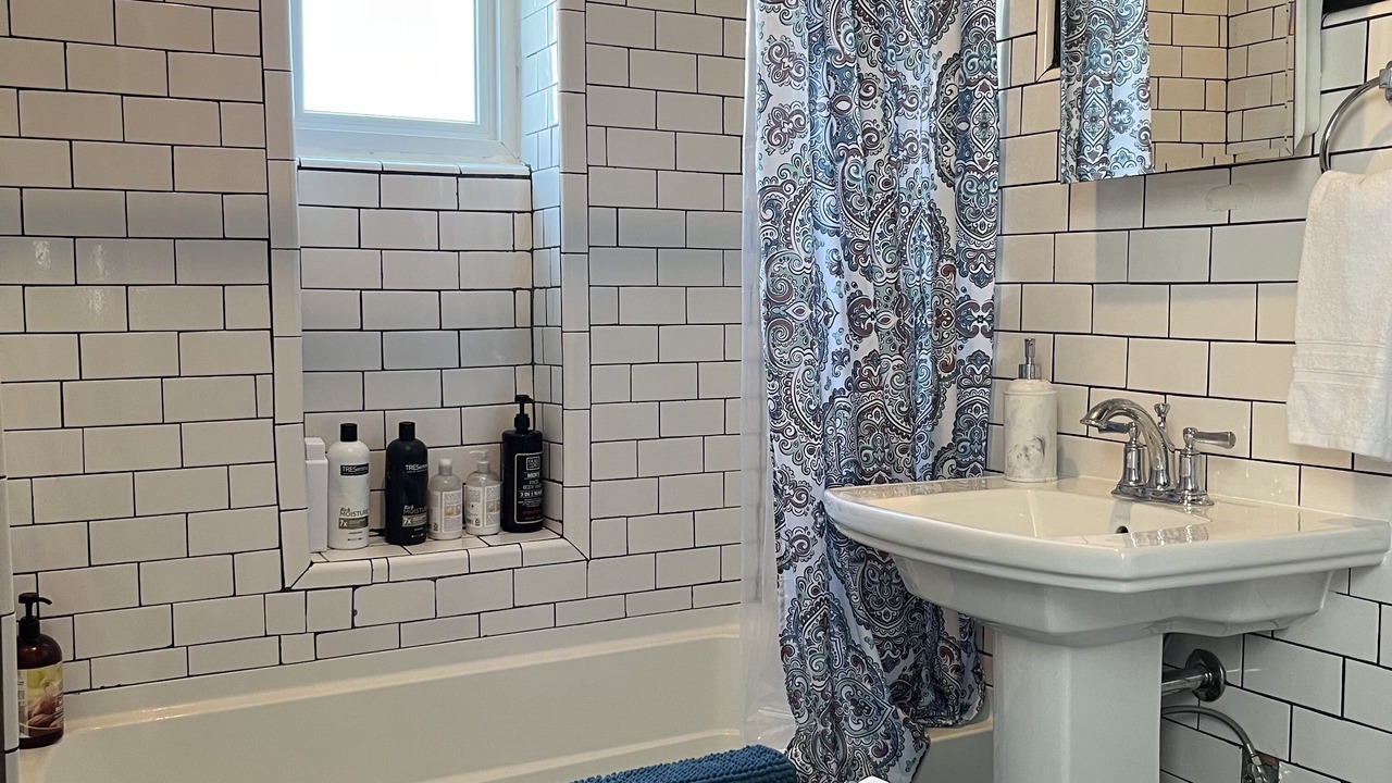 Photo of Bathroom in Front Park