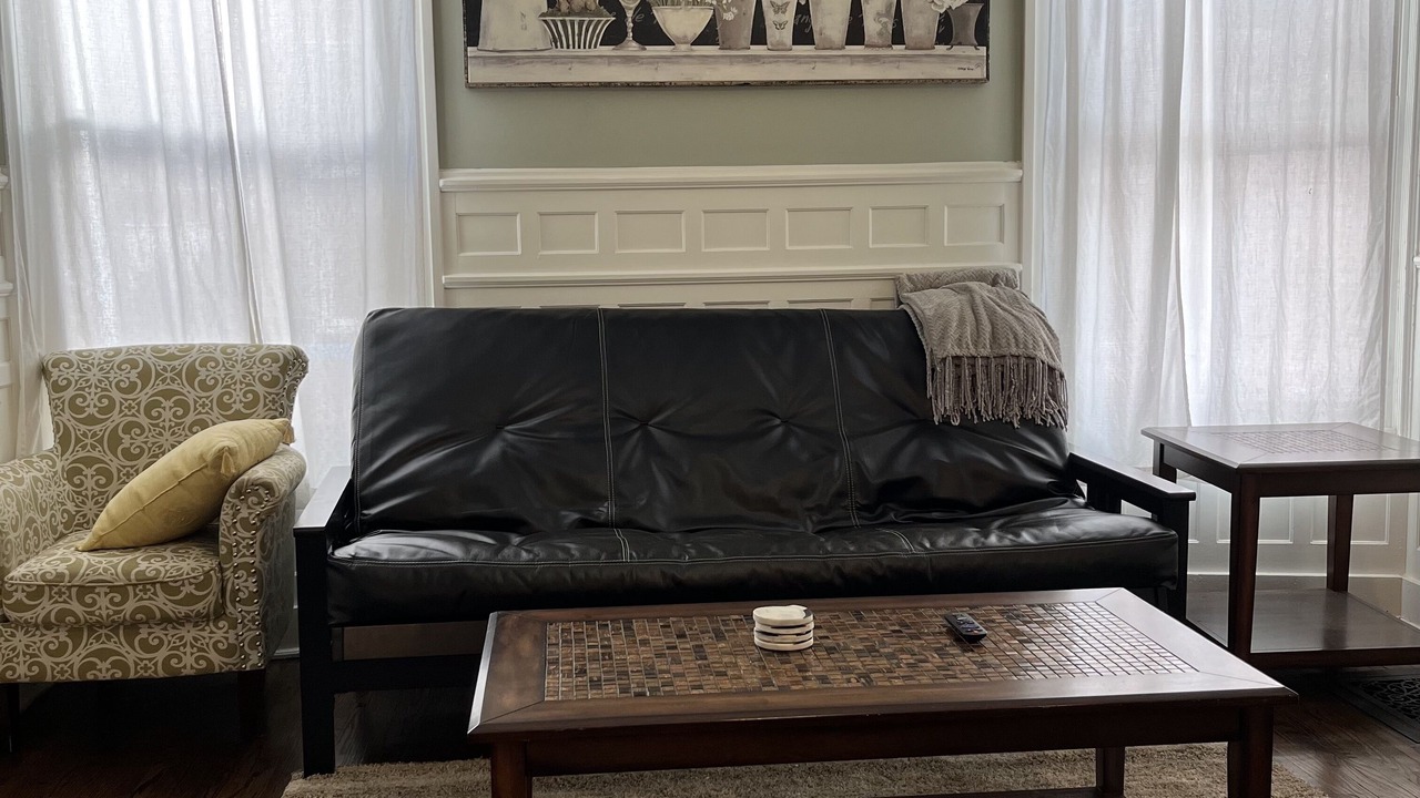 Photo of Bedroom in Front Park