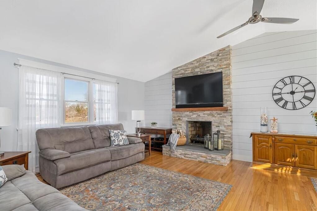 Photo of Livingroom in Snug Harbor