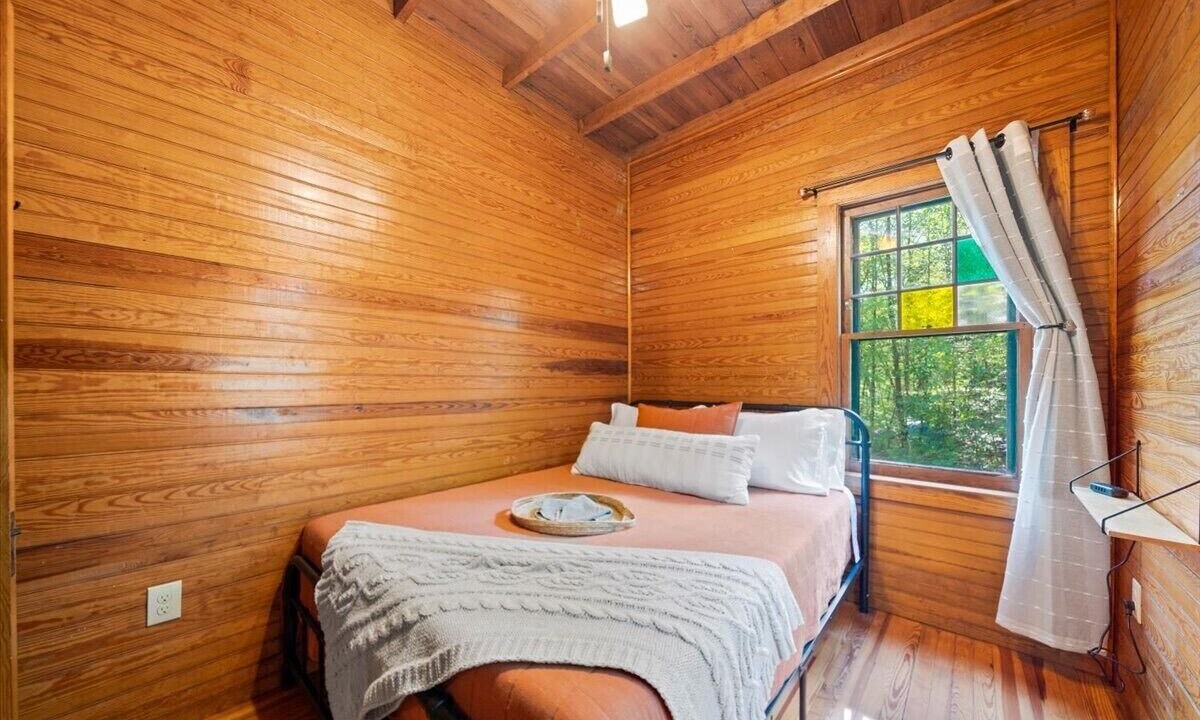 Photo of Bedroom in Lake George