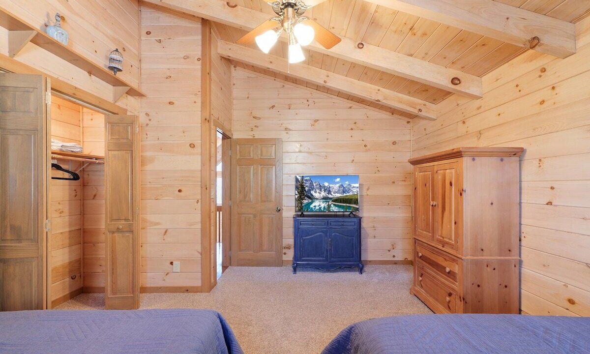 Photo of Bedroom in Cherry Log