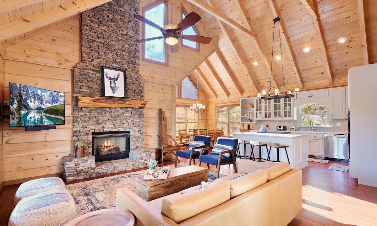 Photo of Livingroom in Cherry Log
