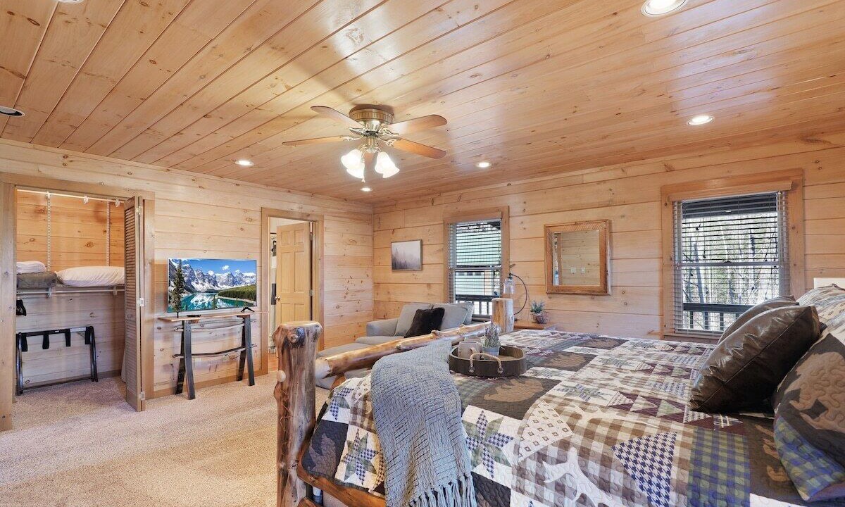Photo of Bedroom in Cherry Log