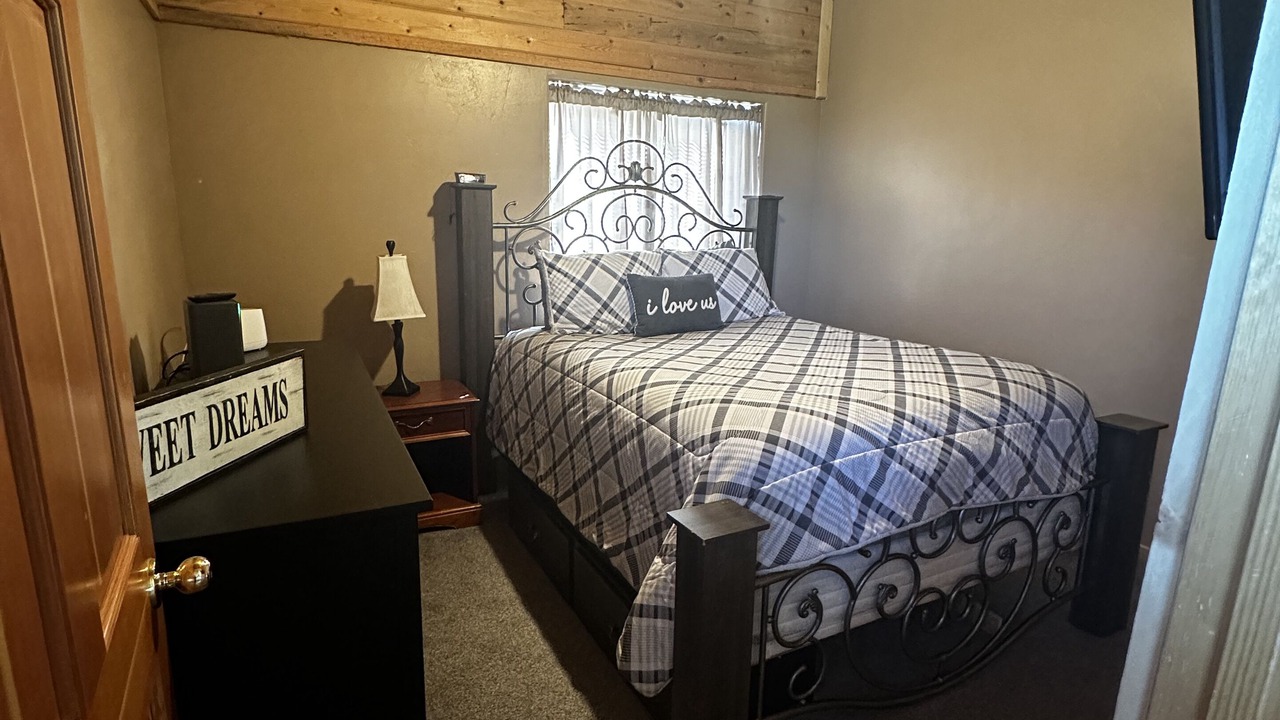 Photo of Bedroom in Loa