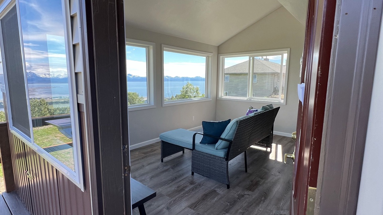 Photo of Livingroom in Homer