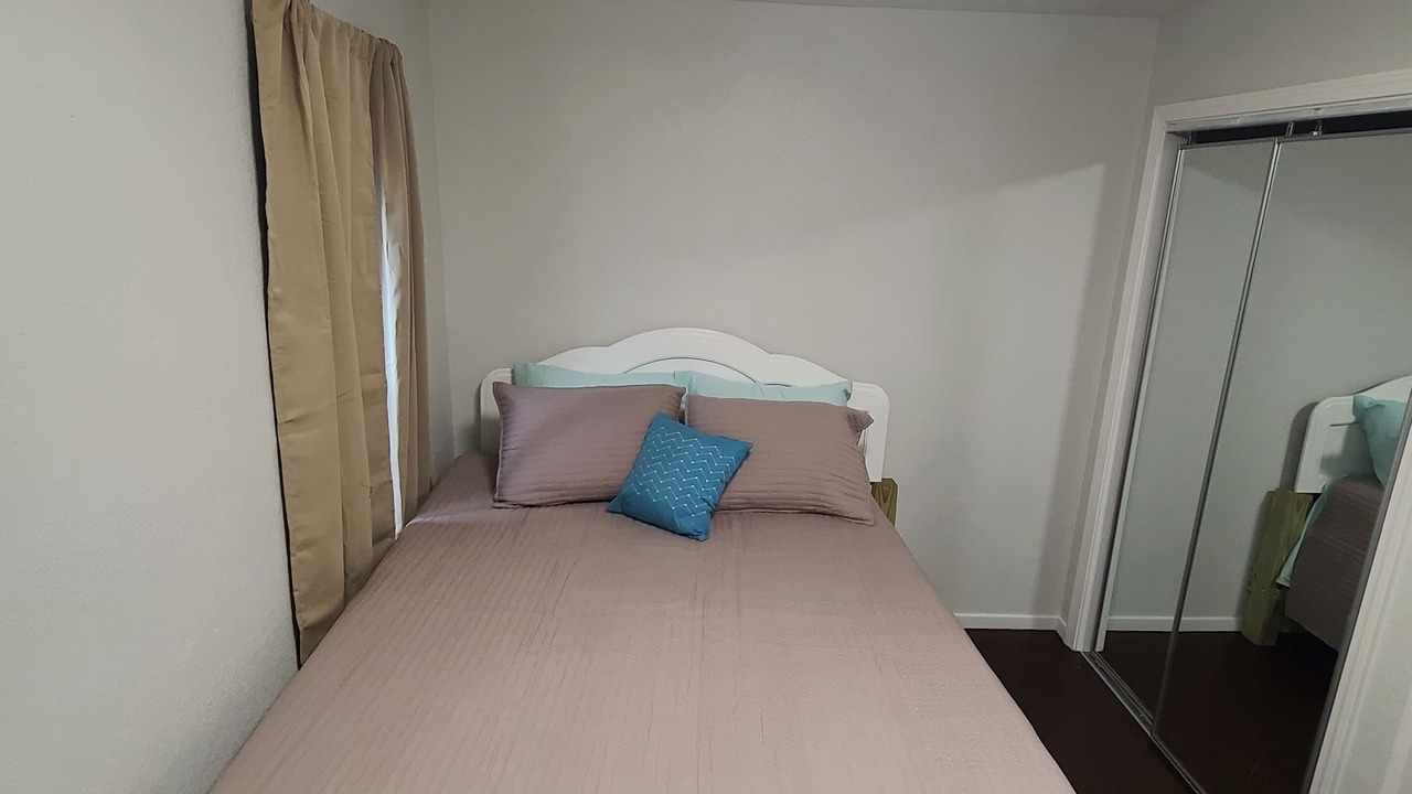 Photo of Bedroom in Central City
