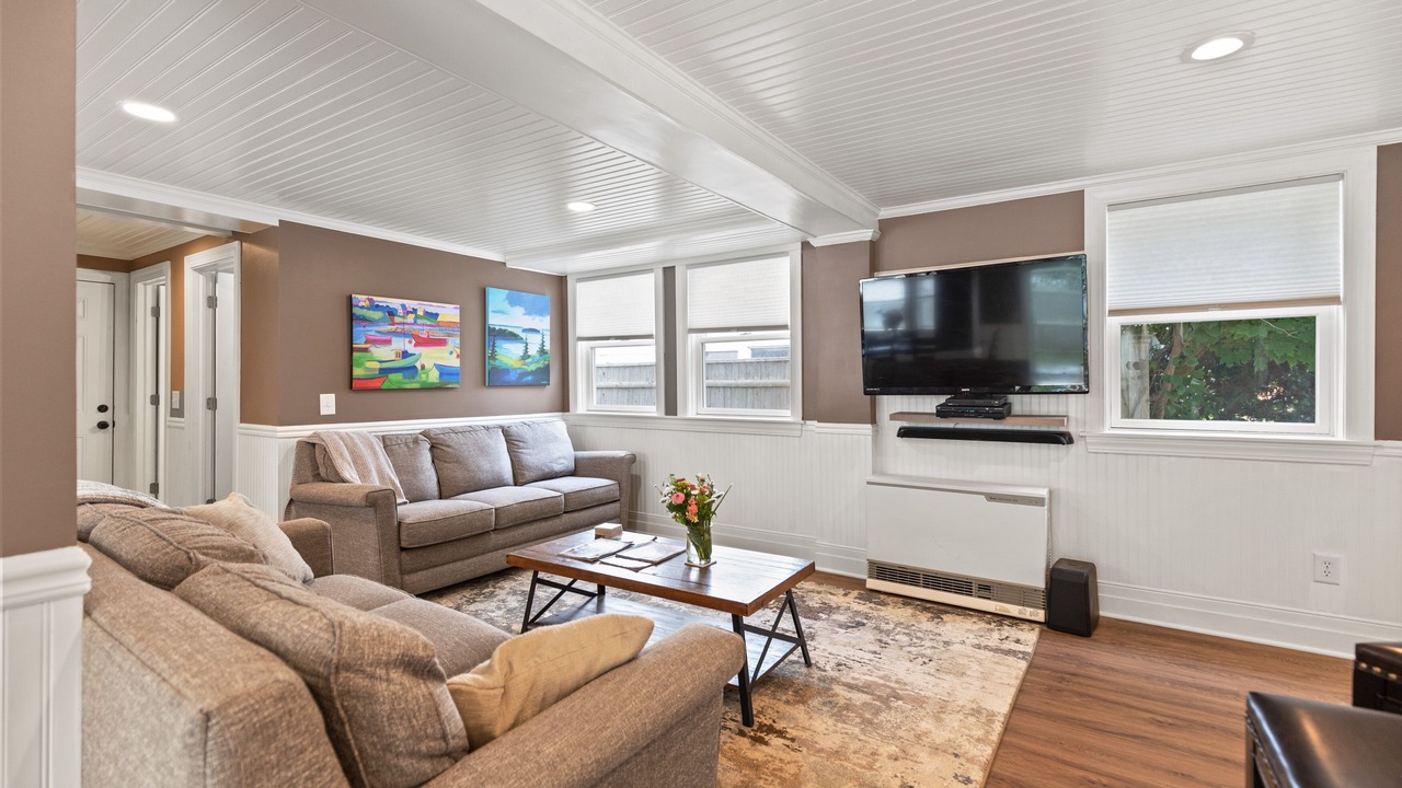 Photo of Livingroom in Higgins Beach