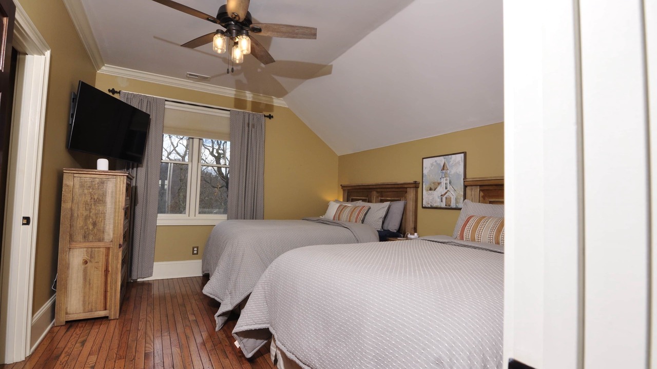 Photo of Bedroom in Hayesville