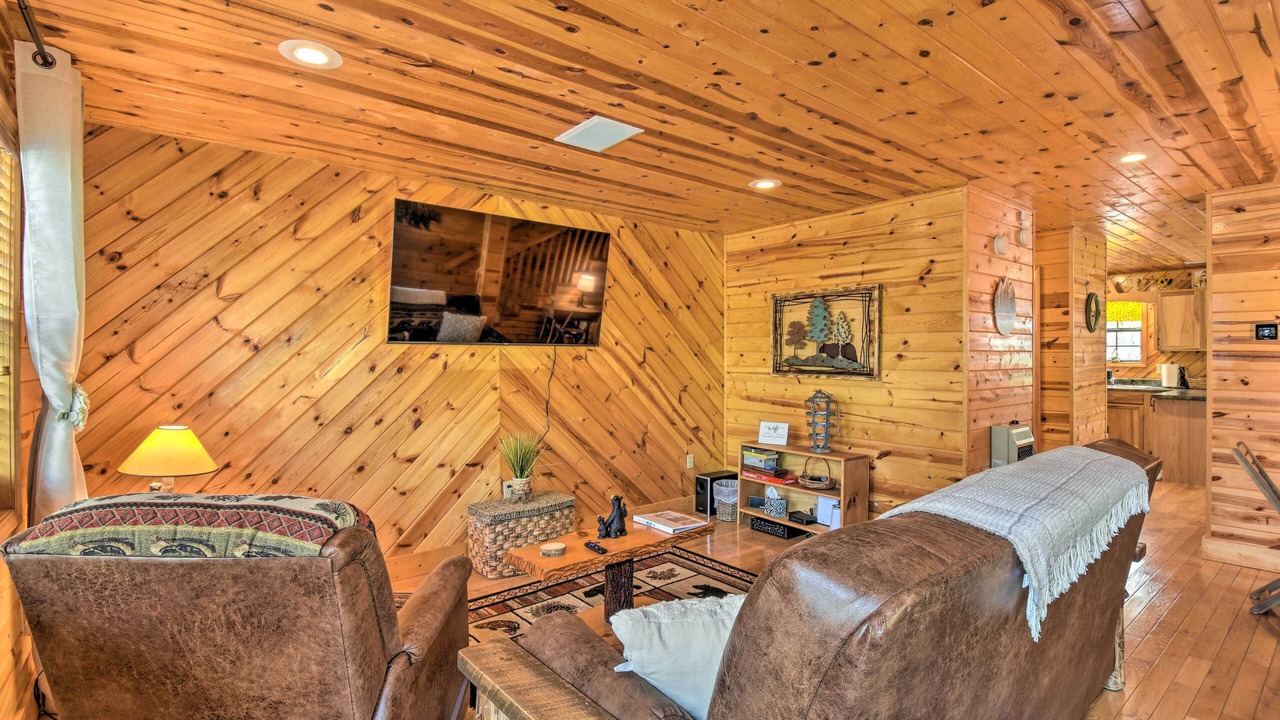 Photo of Bedroom in Hiawassee