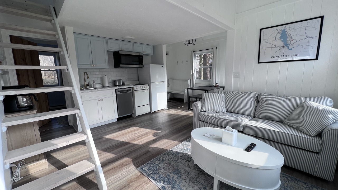 Photo of Livingroom in Conneaut Lakeshore