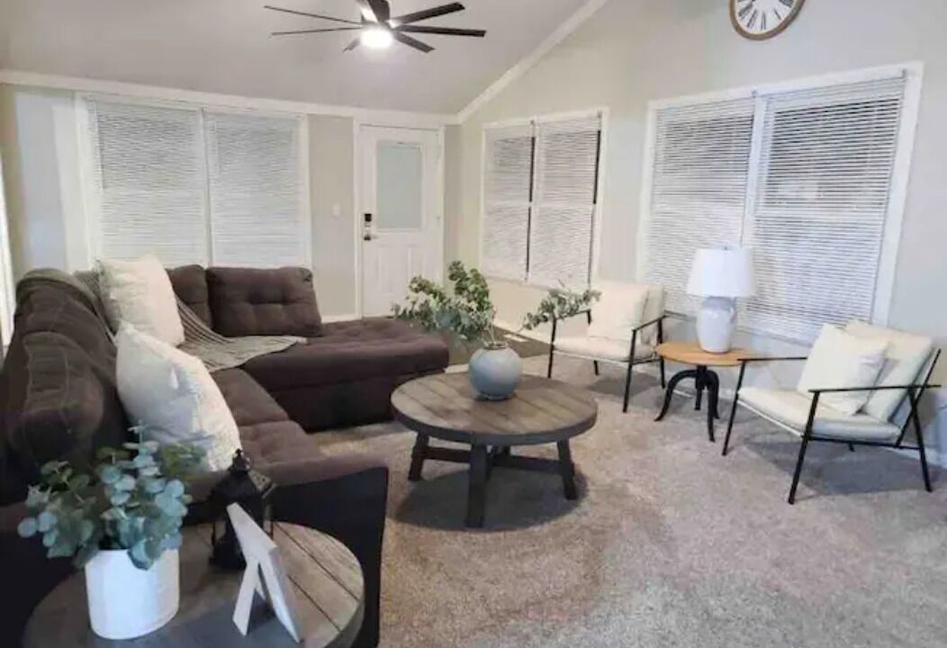 Photo of Livingroom in Warren