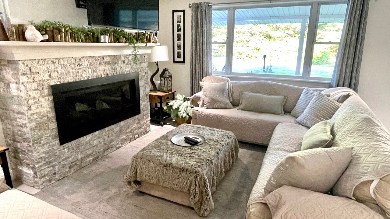 Photo of Livingroom in Queensbury