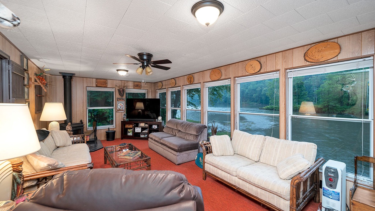 Photo of Livingroom in Tidioute