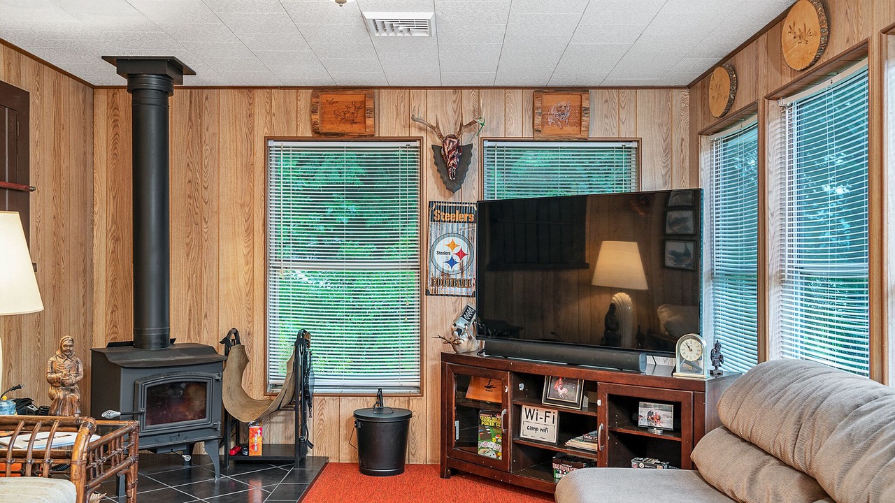 Photo of Livingroom in Tidioute