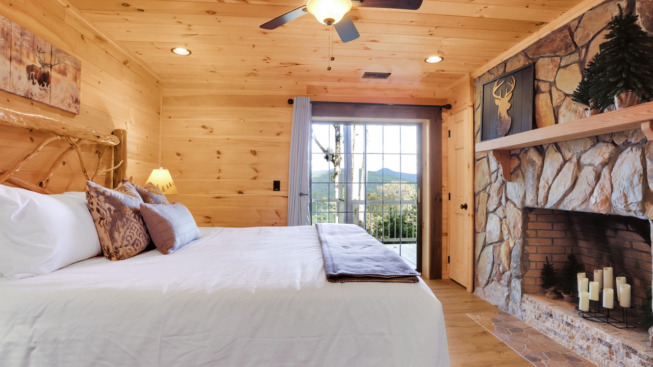 Photo of Bedroom in Raccoon Ridge