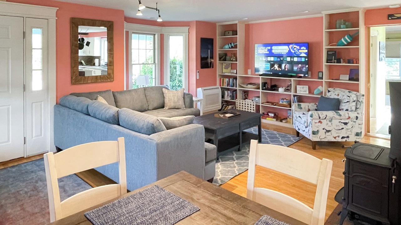 Photo of Livingroom in West Tremont