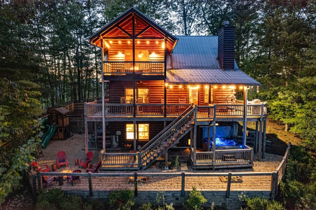 Photo of Outdoor in Cherry Log