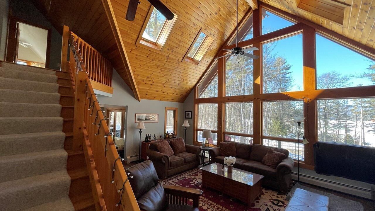Photo of Livingroom in Center Lovell