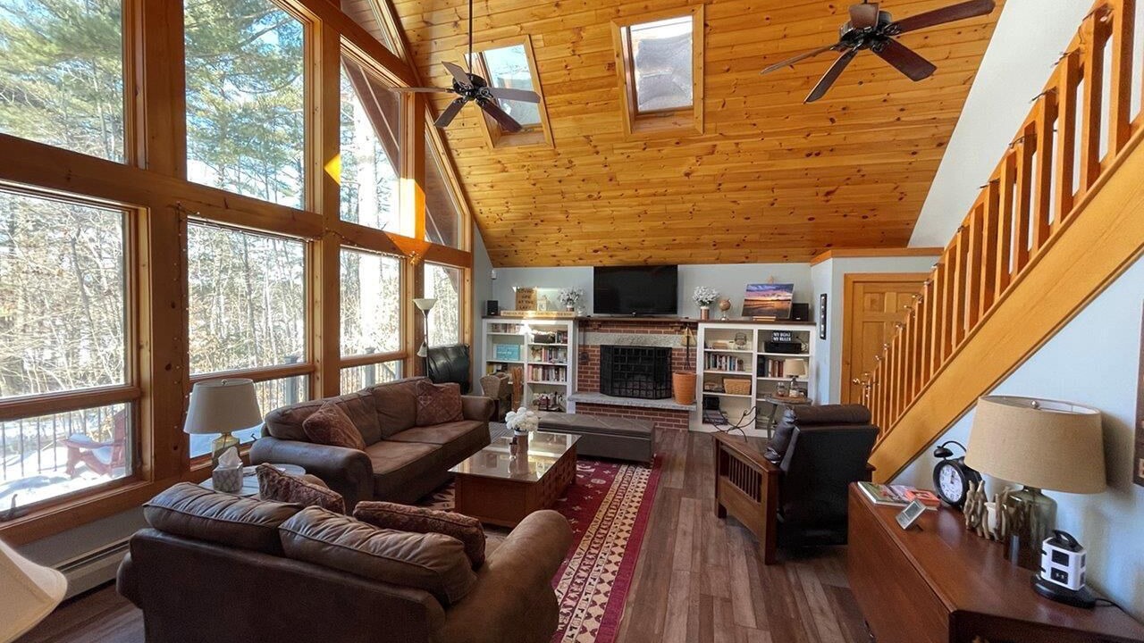 Photo of Livingroom in Center Lovell