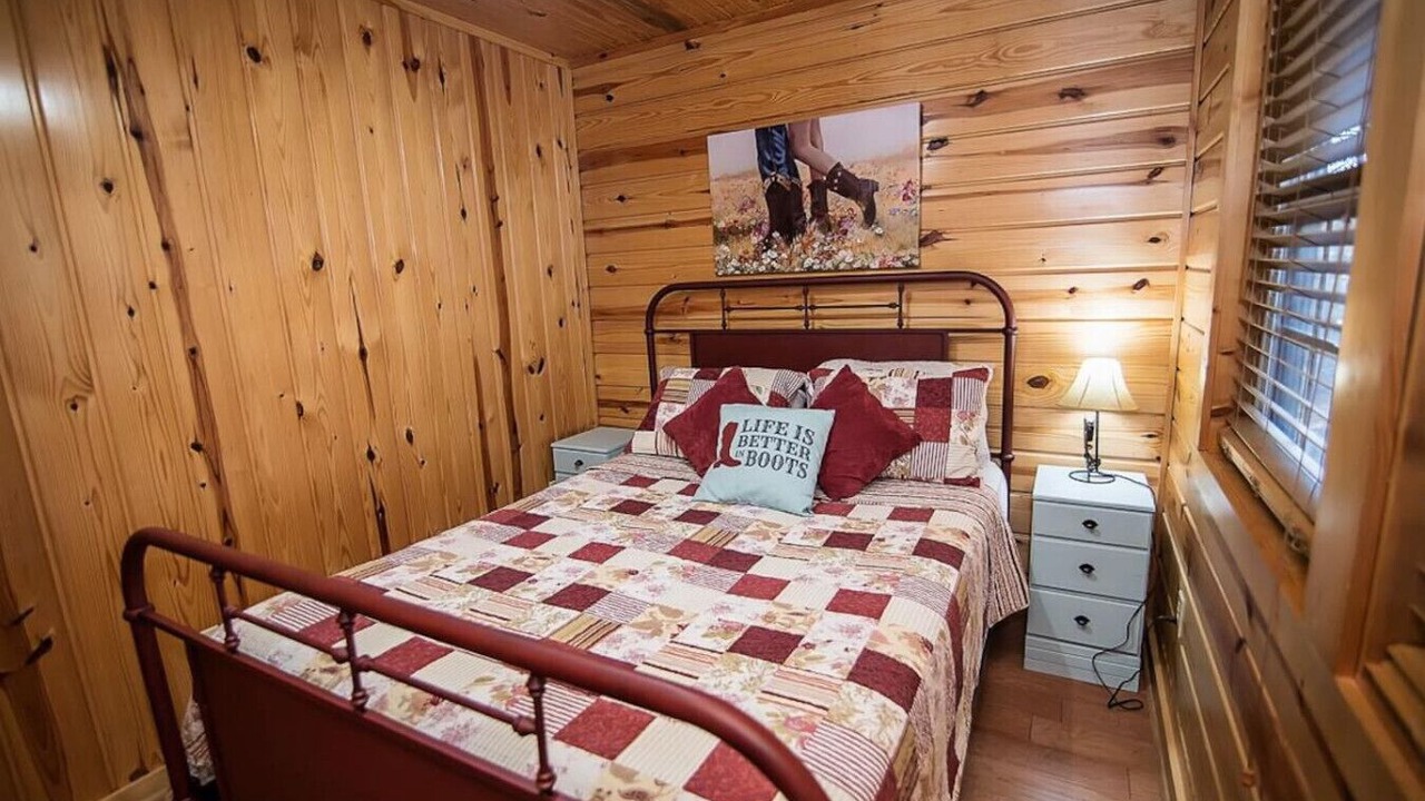 Photo of Bedroom in Hochatown