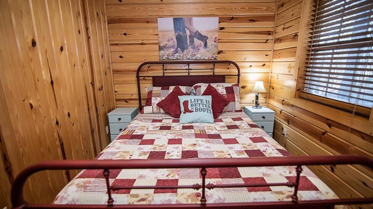Photo of Bedroom in Hochatown