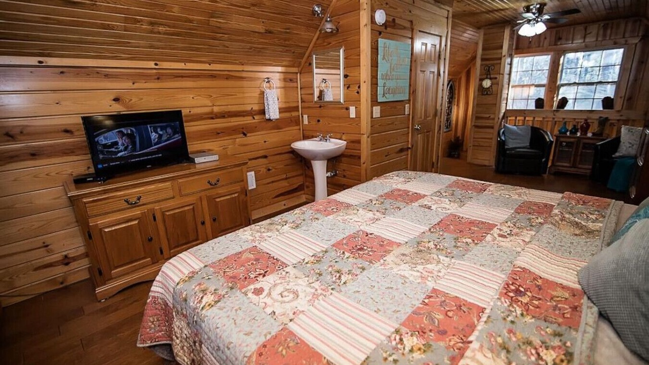 Photo of Bedroom in Hochatown