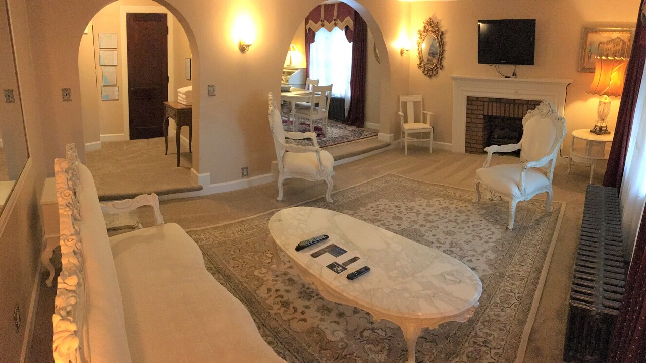 Photo of Livingroom in Front Park