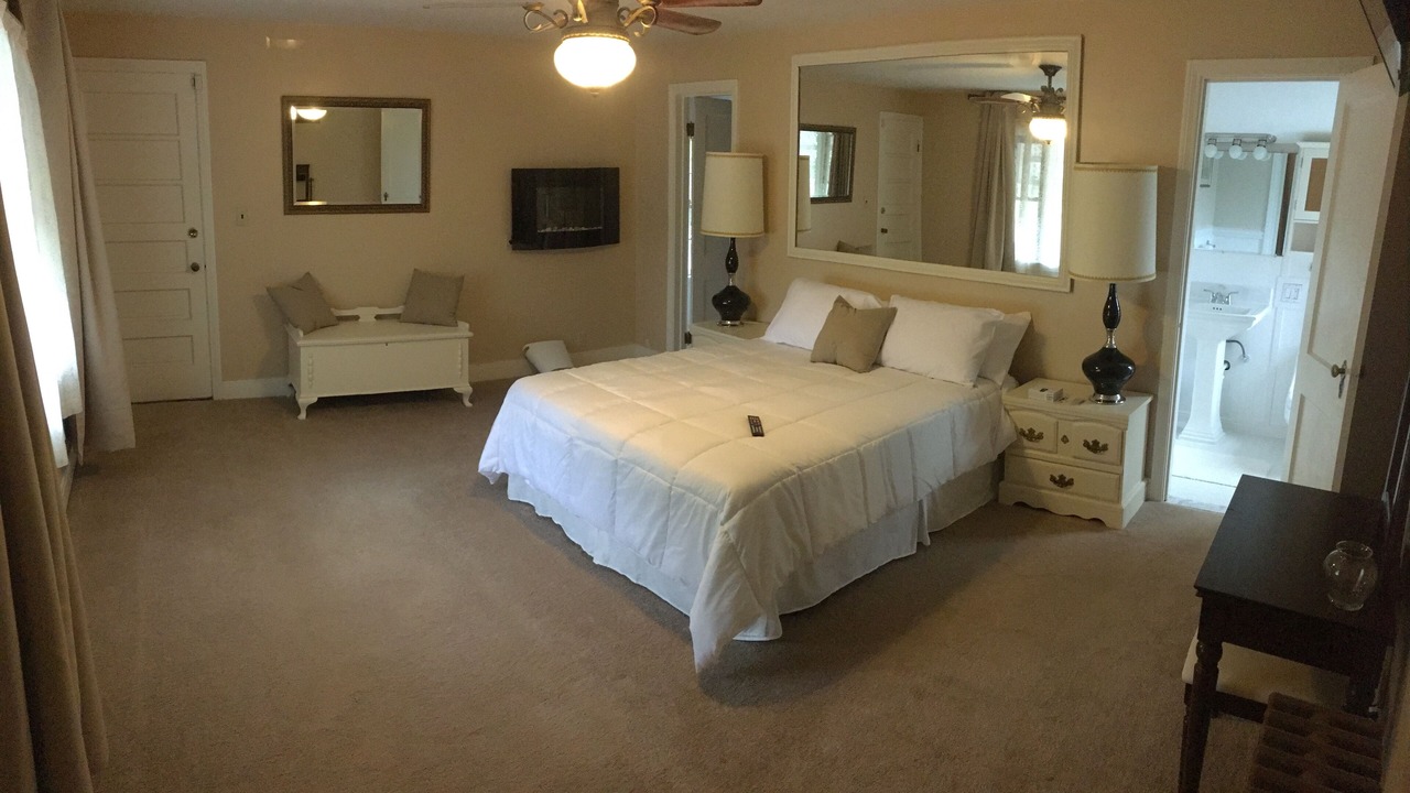 Photo of Livingroom in Front Park