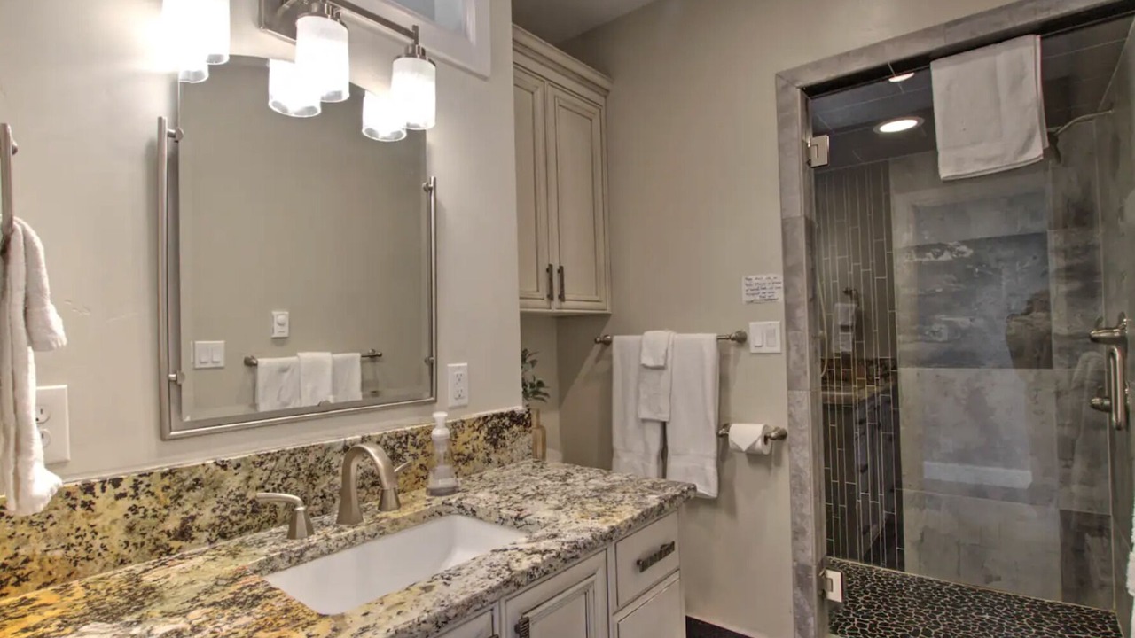 Photo of Bathroom in Garden City