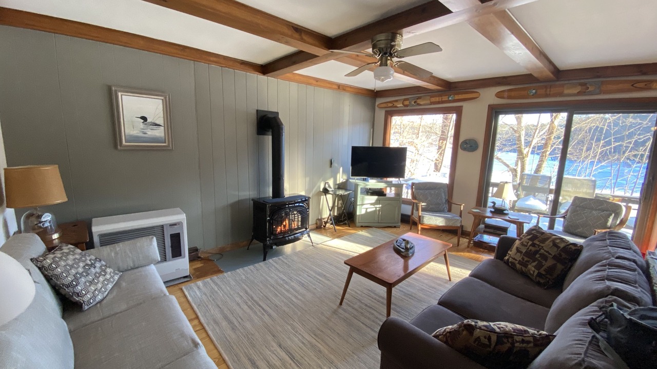 Photo of Livingroom in Center Lovell