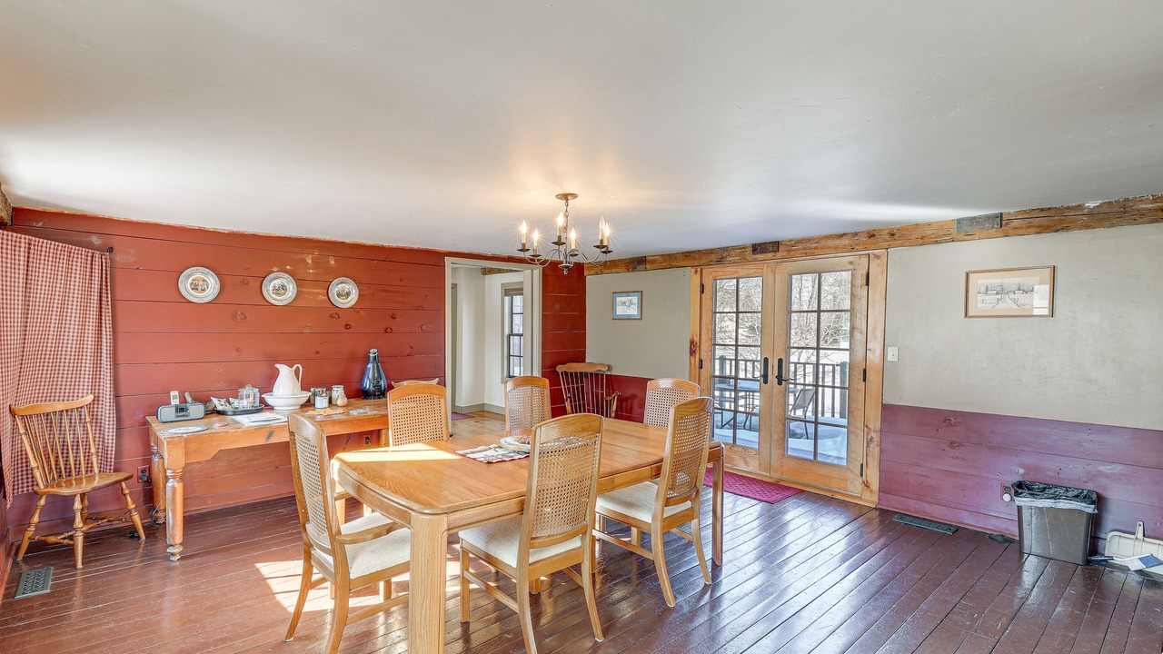 Photo of Livingroom in Center Lovell