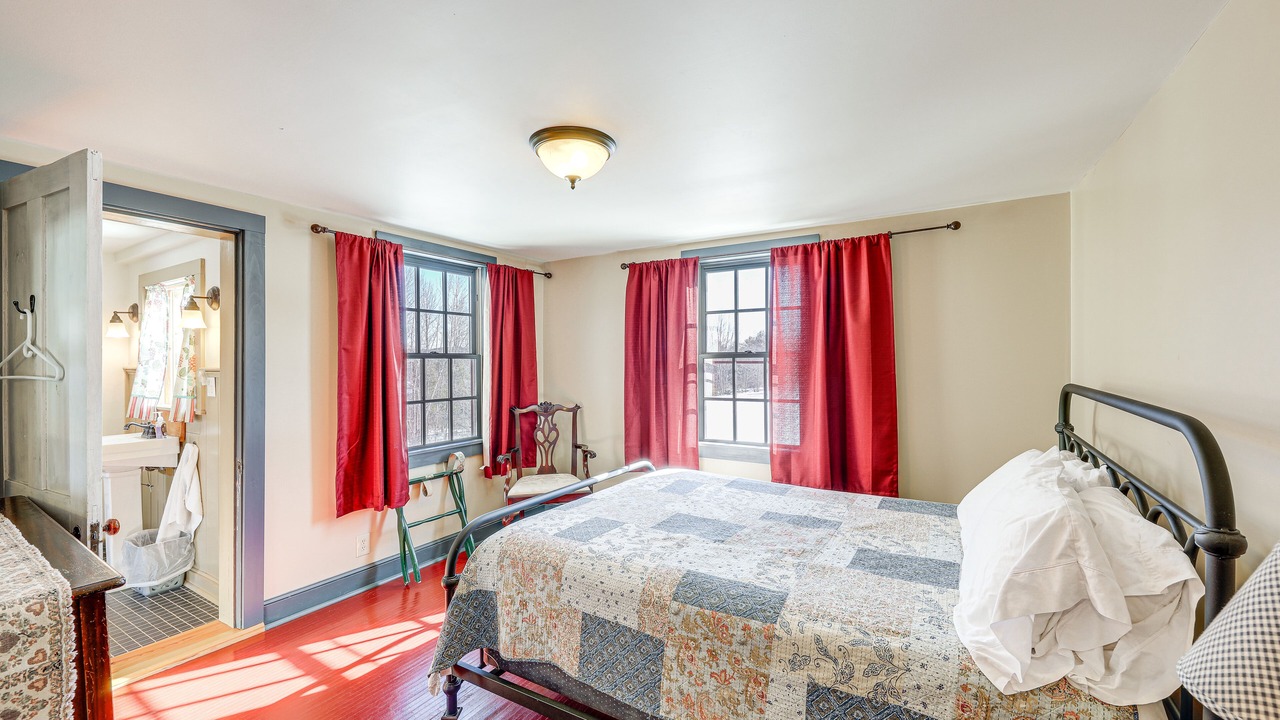 Photo of Bedroom in Center Lovell