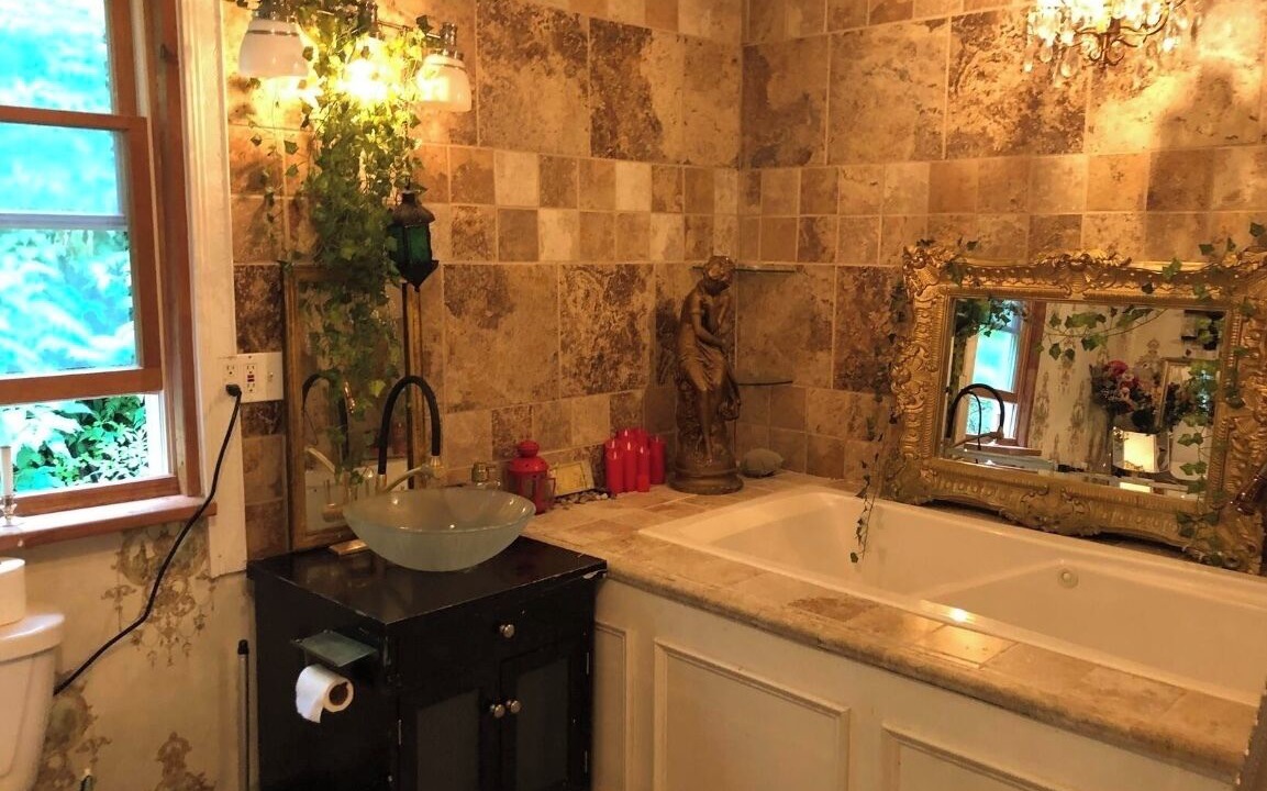 Photo of Bathroom in Derrick City