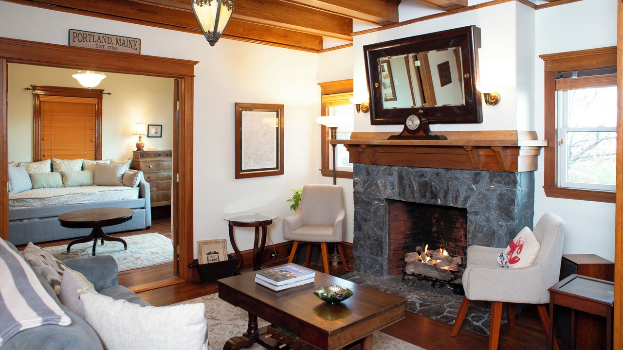 Photo of Livingroom in East Deering