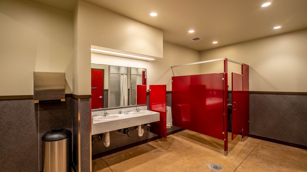 Photo of Bathroom in Peak 9