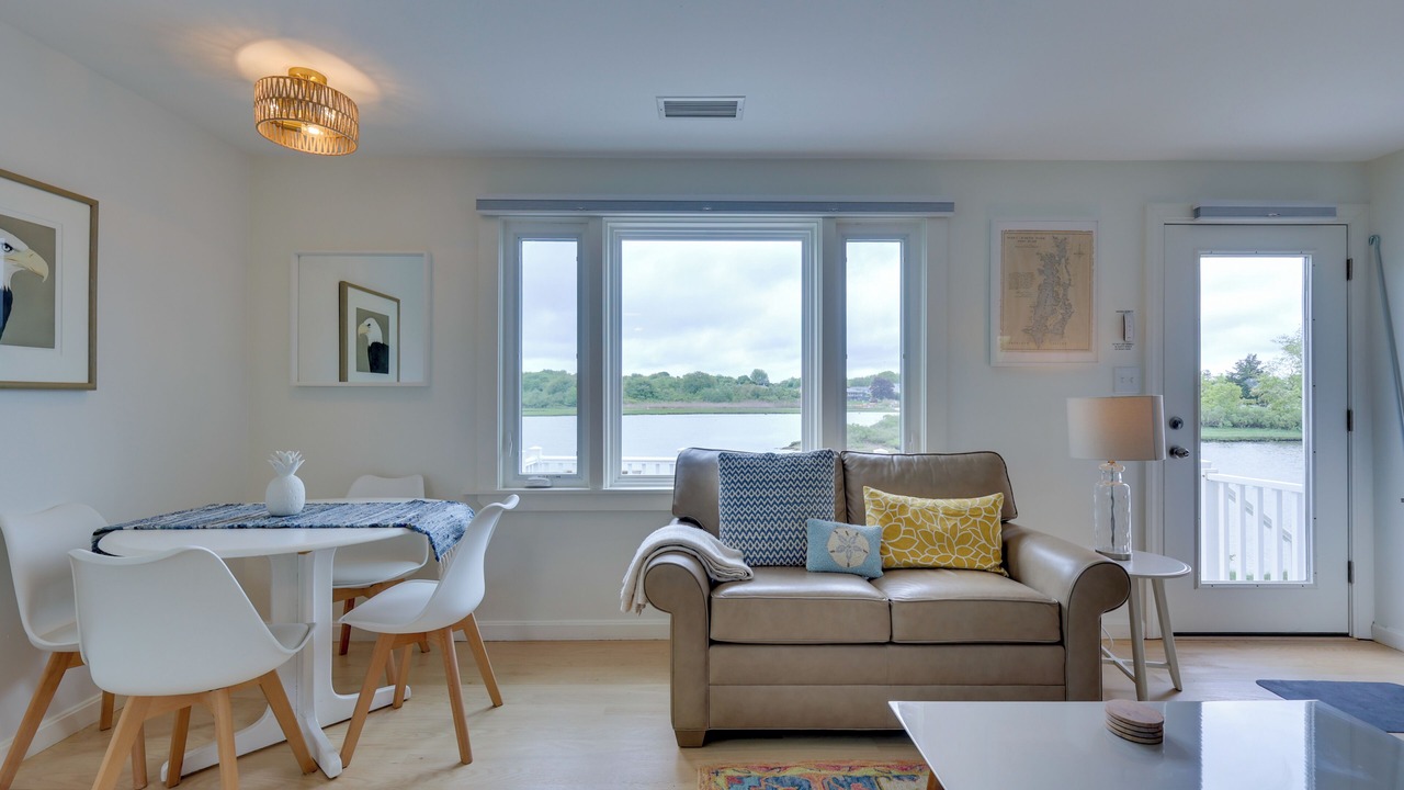Photo of Livingroom in Narragansett