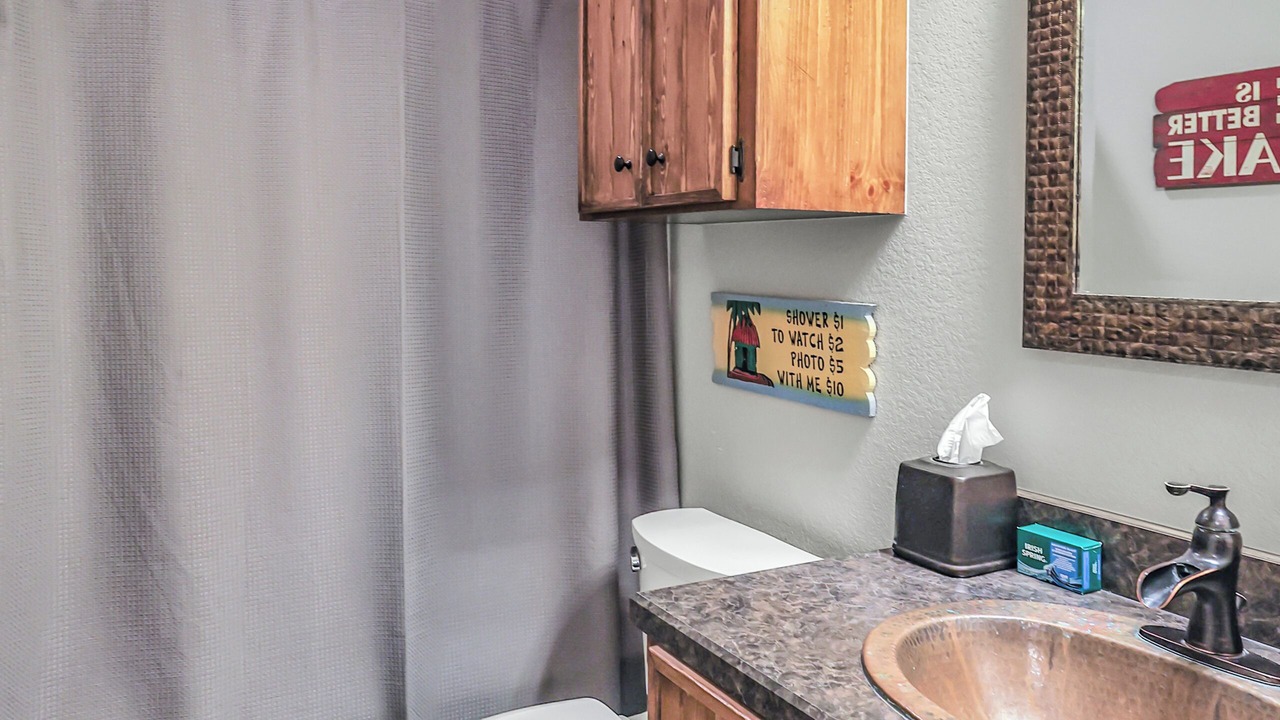 Photo of Bathroom in Daisy