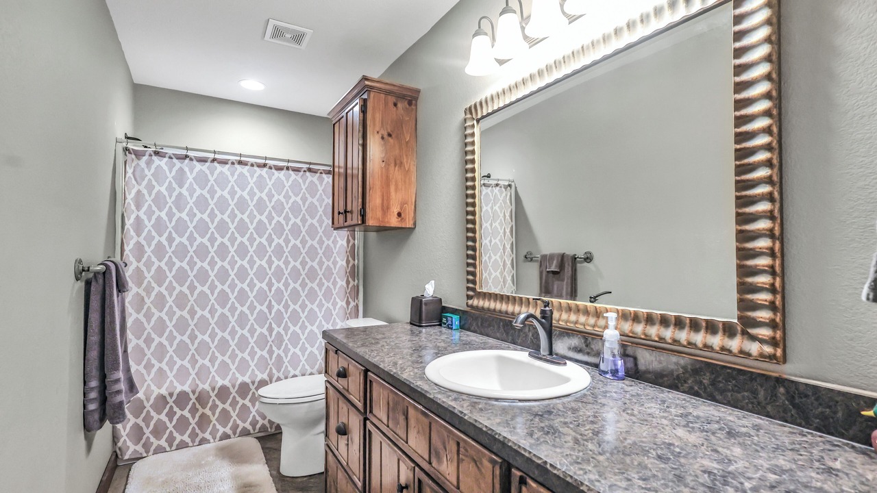 Photo of Bathroom in Daisy