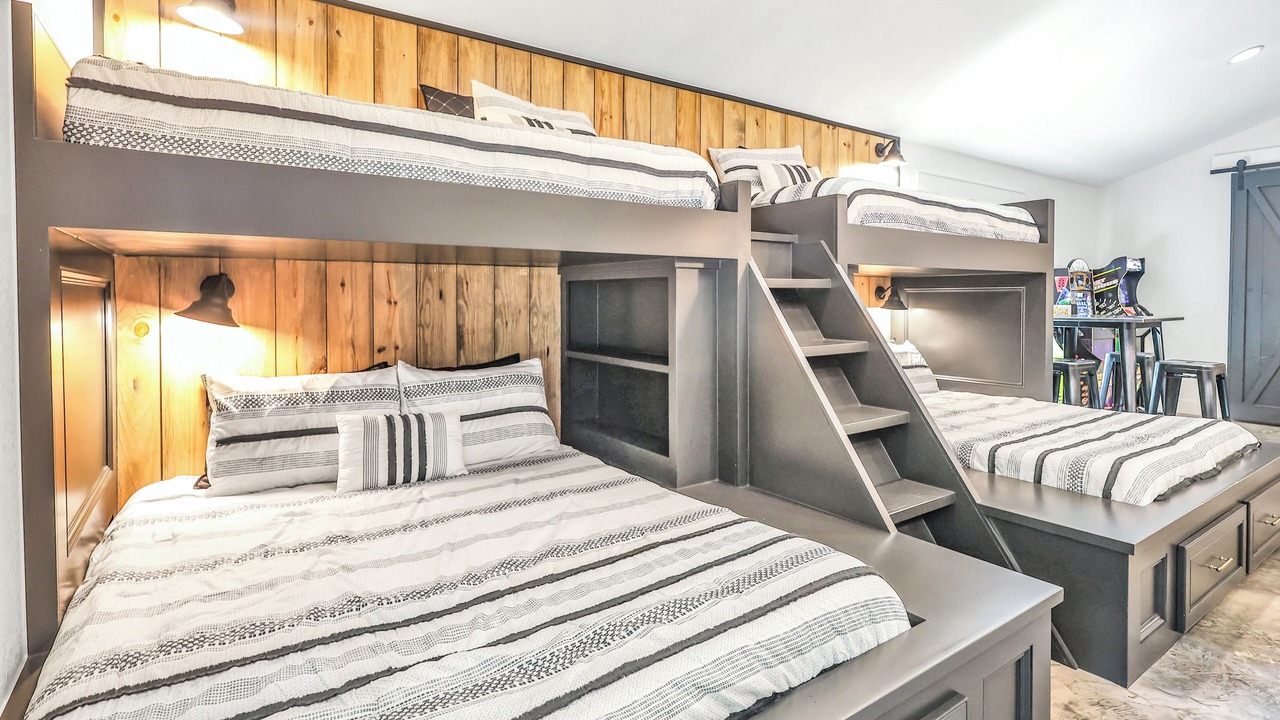Photo of Bedroom in Daisy