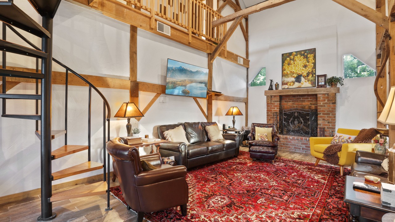 Photo of Livingroom in Utica