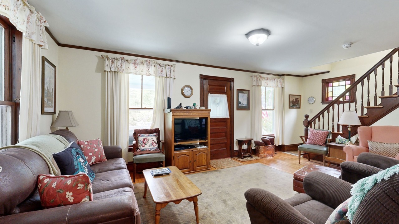 Photo of Livingroom in Bayville