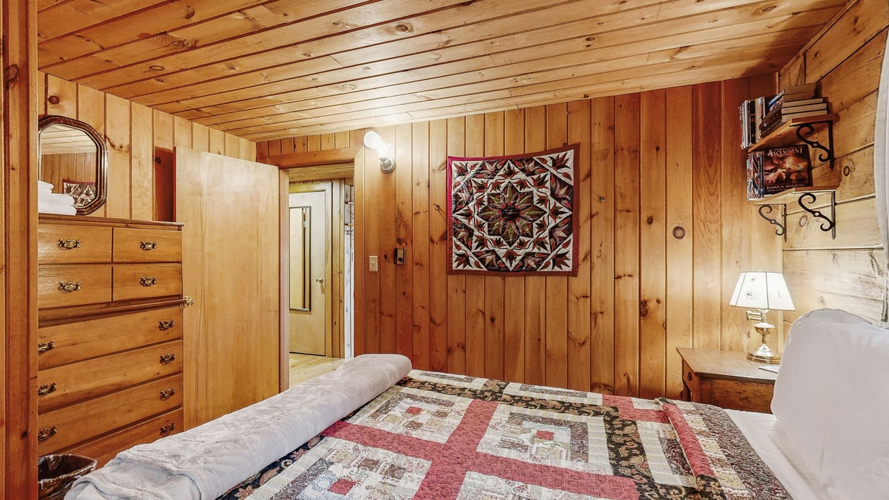 Photo of Bedroom in Beaver Cove