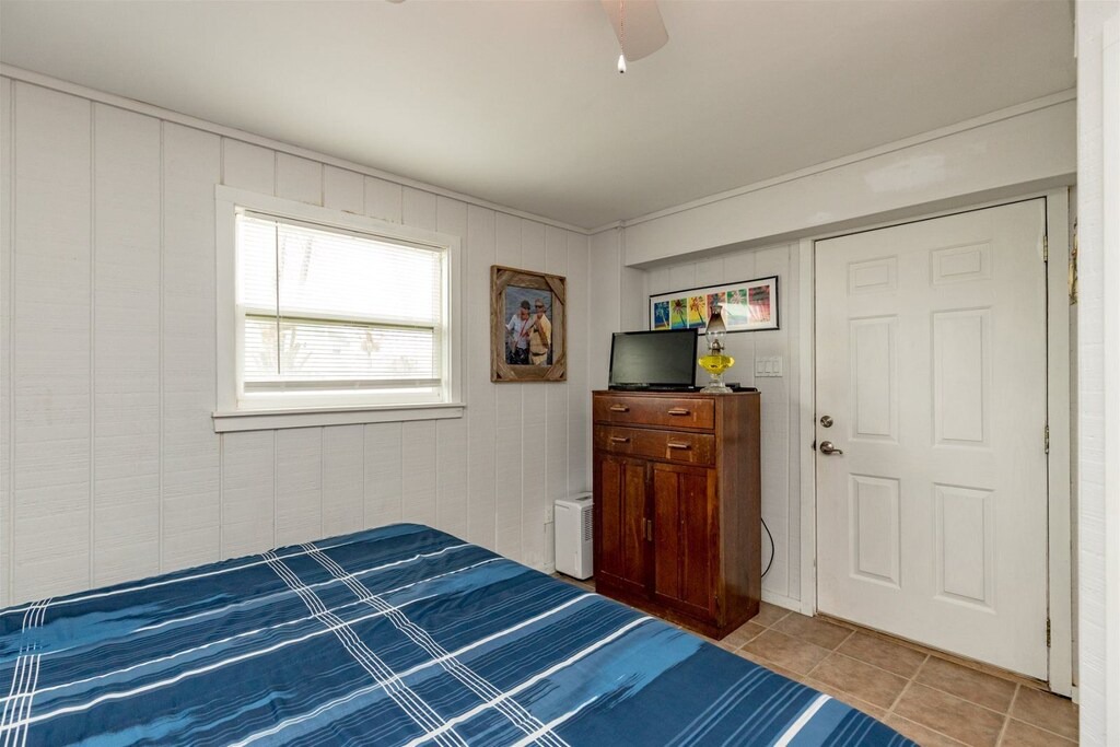 Photo of Bedroom in City-by-the Sea