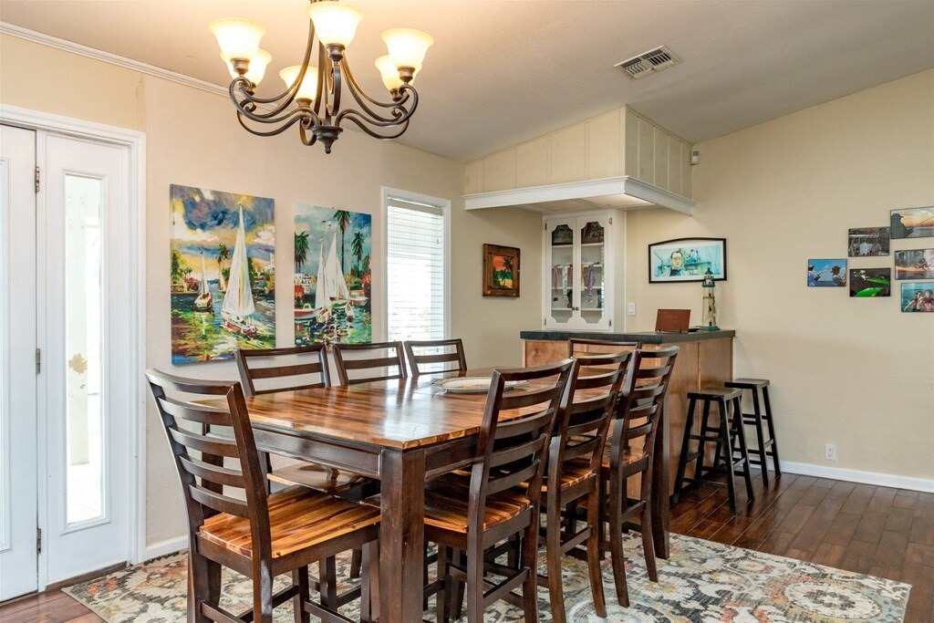 Photo of Livingroom in City-by-the Sea